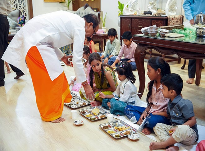 शारदीय नवरात्रि पर कन्या पूजन शारदीय नवरात्रि पर कन्या पूजन