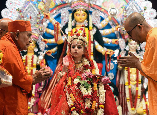 शारदीय नवरात्रि पर कन्या पूजन शारदीय नवरात्रि पर कन्या पूजन