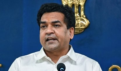 Dussehra पर Cockroach दहन पर घमासान, Kapil Mishra बोले- तिलमिलाए देश के राजनीतिक दीमक