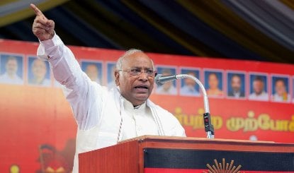 Nari Shakti Vandan Act पर विपक्ष की दो टूक, Mallikarjun Kharge बोले- मौजूदा सीटों पर फौरन मिले Women Quota