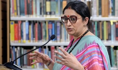 Rahul Gandhi के बयान पर भड़कीं Smriti Irani, महिलाओं के अपमान का लगाया गंभीर आरोप