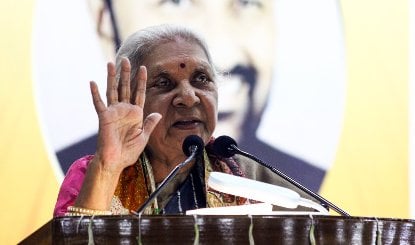 गर्लफ्रेंड बनाने में बुराई नहीं, लड़की को मां बनाकर छोड़ना गलत, यूथ को राज्यपाल आनंदीबेन पटेल की सलाह