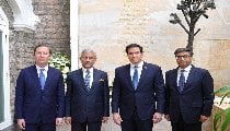 मार्को रूबियो की भारत यात्रा के पीछे की रणनीतिक साझेदारी या दबाव की कूटनीति को बारीकी से समझिए मार्को रूबियो की भारत यात्रा के पीछे की रणनीतिक साझेदारी या दबाव की कूटनीति को बारीकी से समझिए