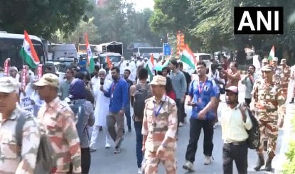 Delhi में SIR के खिलाफ सड़क पर उतरे वाम दल, CEC Gyanesh Kumar के इस्तीफे की मांग, कई हिरासत में