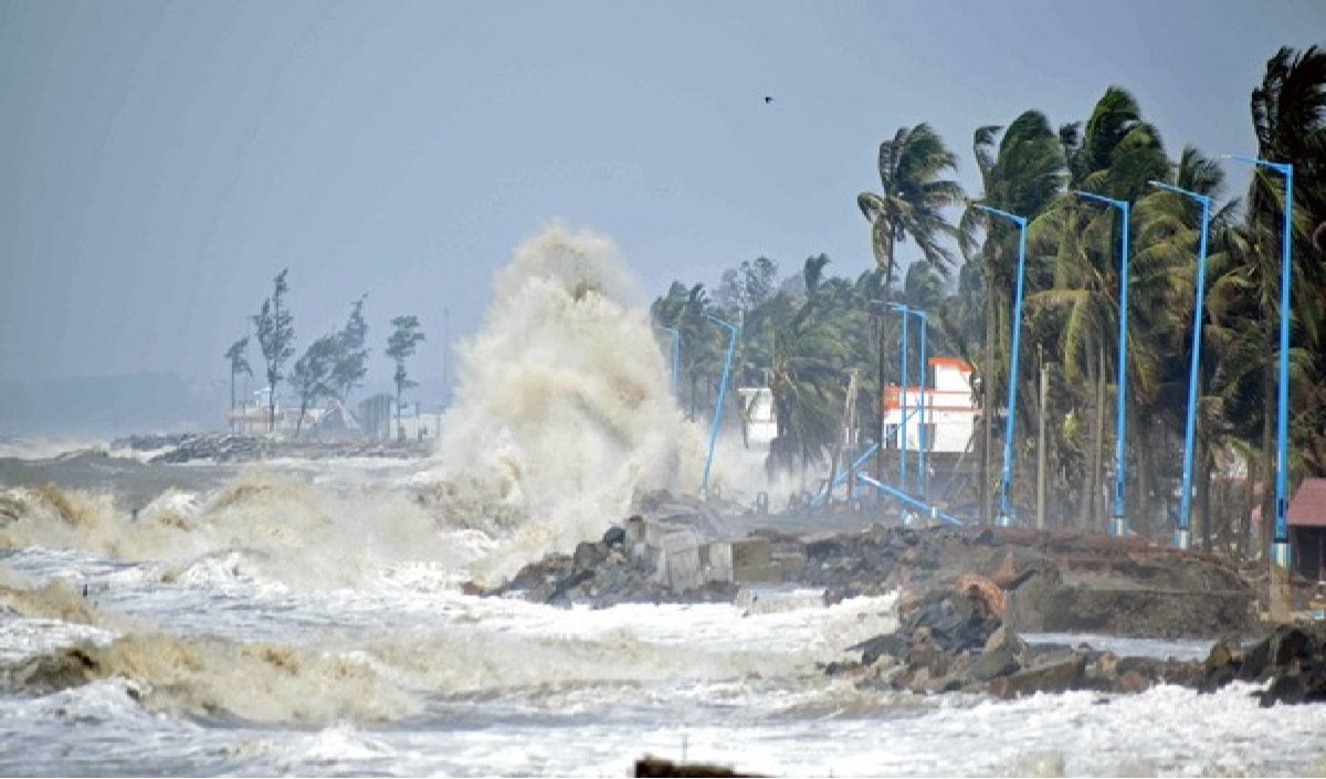 West Bengal में गिरेगा पारा और होगी मूसलाधार बारिश, IMD ने मछुआरों को समुद्र में न जाने की दी सलाह