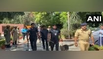 Rohini के Venkateshwar और Mayur Vihar के Salwan School में बम की धमकी, जांच जारी Rohini के Venkateshwar और Mayur Vihar के Salwan School में बम की धमकी, जांच जारी