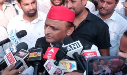 UP MLC Election: Akhilesh Yadav ने इटावा में डाला वोट, बीजेपी पर लगाया भ्रष्ट अफसरों की तैनाती का आरोप