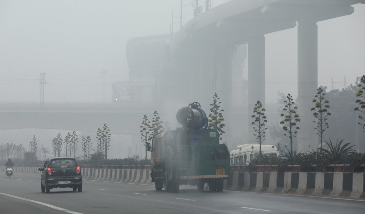 दिल्ली की हवा में मामूली सुधार: AQI 