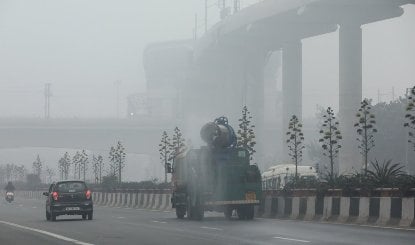 दिल्ली की हवा में मामूली सुधार: AQI 