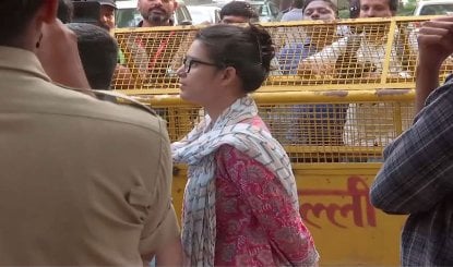 SEM Court में पेश हुईं AISA अध्यक्ष Neha Bora, दिल्ली पुलिस को मिले कागजात देने के निर्देश
