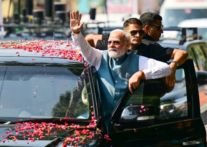 PM Modi पहुंचे Kashi: Namo Ghat पर Air Show में शामिल होने से पहले किया अभिवादन