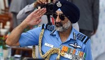 वायुसेना प्रमुख AP Singh ने पाकिस्तान को चेताया, कहा- अब कोई लक्ष्य हमारी पहुंच से बाहर नहीं... वायुसेना प्रमुख AP Singh ने पाकिस्तान को चेताया, कहा- अब कोई लक्ष्य हमारी पहुंच से बाहर नहीं...