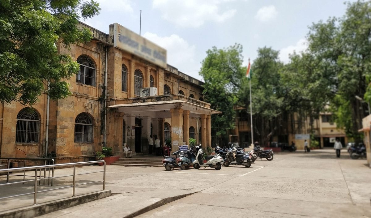 देवास में कथित जहरीली शराब से 10 मौतों की जांच को Ujjain संभागायुक्त ने बनाई पांच सदस्यीय टीम देवास में कथित जहरीली शराब से 10 मौतों की जांच को Ujjain संभागायुक्त ने बनाई पांच सदस्यीय टीम