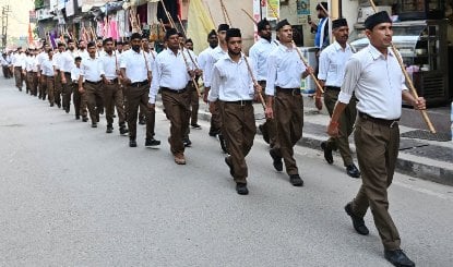RSS जुलूस के रास्ते पर बवाल, महिलाएं सड़क पर बैठीं और फिर शुरू हुआ पथराव; पुलिस ने किया लाठीचार्ज