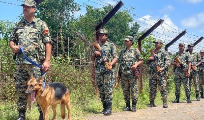 भारत-बांग्लादेश सीमा पर रेत-पत्थरों की तस्करी रोकने पहुंचे BSF जवानों पर हमला