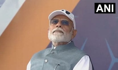 वाराणसी में Indian Air Force का एयर शो, PM Modi ने नमो घाट पर देखा शानदार हवाई प्रदर्शन
