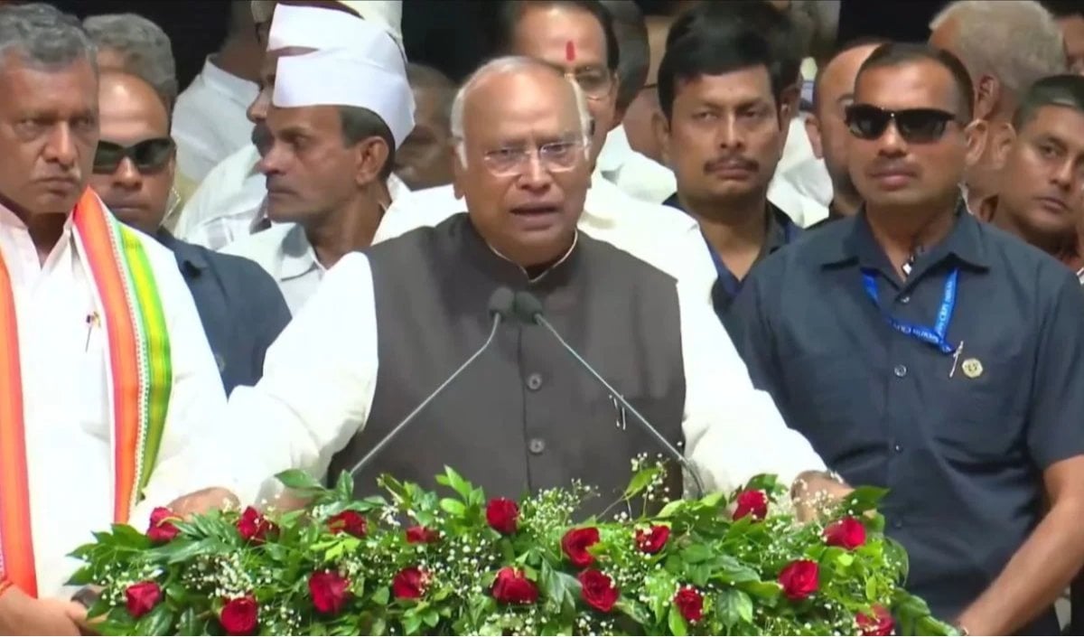 Mallikarjun Kharge के ‘मोदी का बाप भी जाएगा’ बयान से भड़की BJP, NDA नेताओं ने साधा निशाना