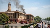 Breaking News: राष्ट्रपति भवन के पास नॉर्थ ब्लॉक में लगी आग, घना धुआं दिखाई दिया, दमकल की कई गाड़ियां रवाना