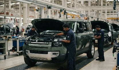 Jaguar Land Rover India ने Pune में बनाई Defender SUV, 34 लाख रुपये तक घटे दाम