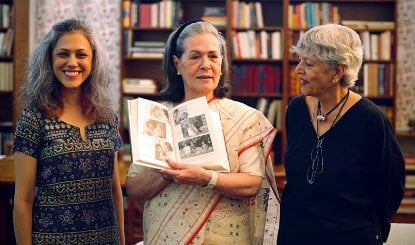किताब आएगी तो तमाशा..., सोनिया गांधी बोलीं- मेरी कहानी दूसरों ने खूब सुनाई, अब मेरी बारी है