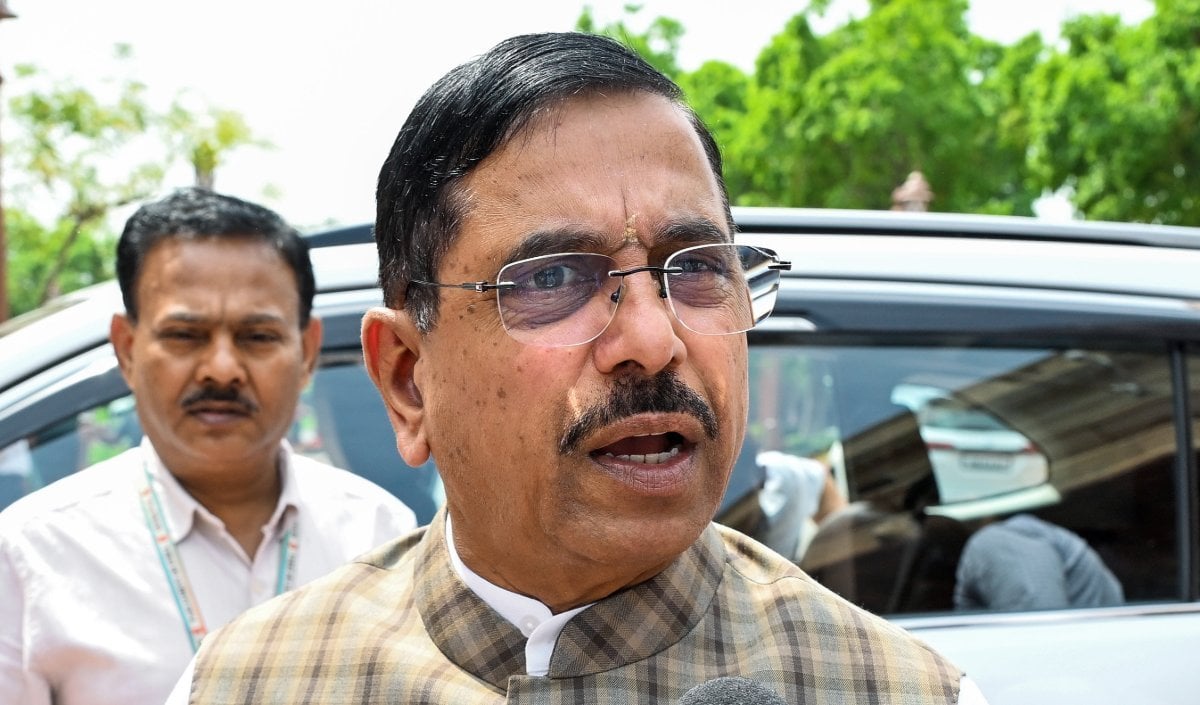 उपद्रवियों पर होगी कार्रवाई, Jamia Campus विवाद पर Union Minister Pralhad Joshi की दो टूक