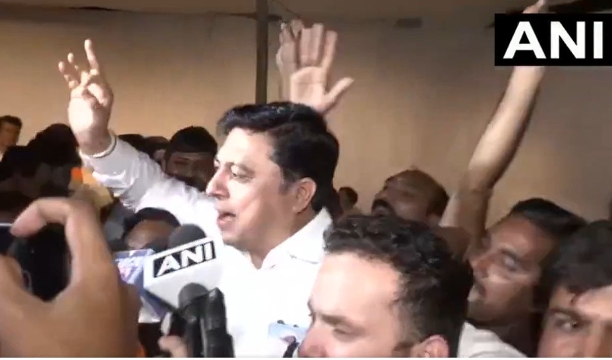Maharashtra MLC Elections 2026 | नागपुर ग्रेजुएट्स सीट पर कांग्रेस का कब्जा, BJP को बड़ा राजनीतिक झटका
