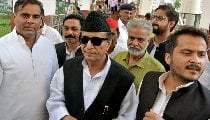Allahabad High Court ने Azam Khan और Abdullah Azam को दी जमानत, सजा पर लगाई रोक Allahabad High Court ने Azam Khan और Abdullah Azam को दी जमानत, सजा पर लगाई रोक