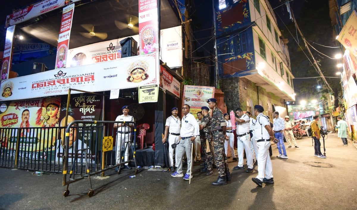 Kolkata Durga Puja Stampede Accident | अचानक बारिश, एग्जिट गेट पर महिलाओं की हिचकिचाहट और अफ़वाह बनीं 19 मौतों की मुख्य वजह