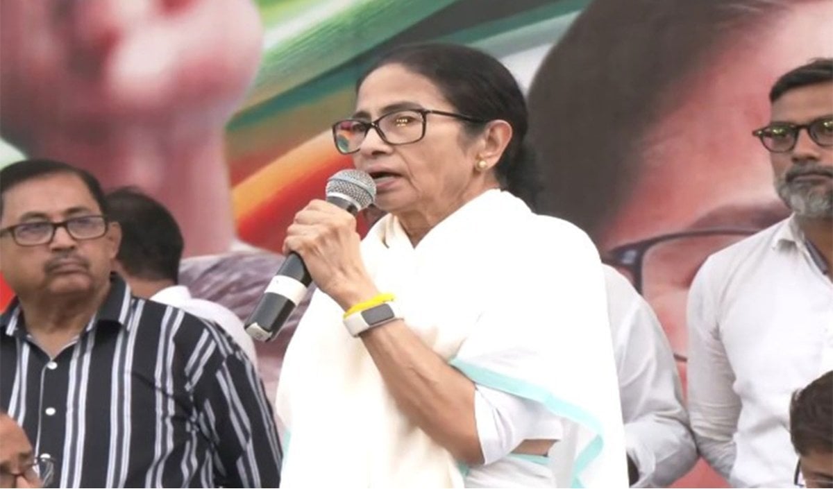 Mamata Banerjee ने EVM और वोट चोरी पर उठाए सवाल, 1 नवंबर को दिल्ली में बुलाई संयुक्त सभा
