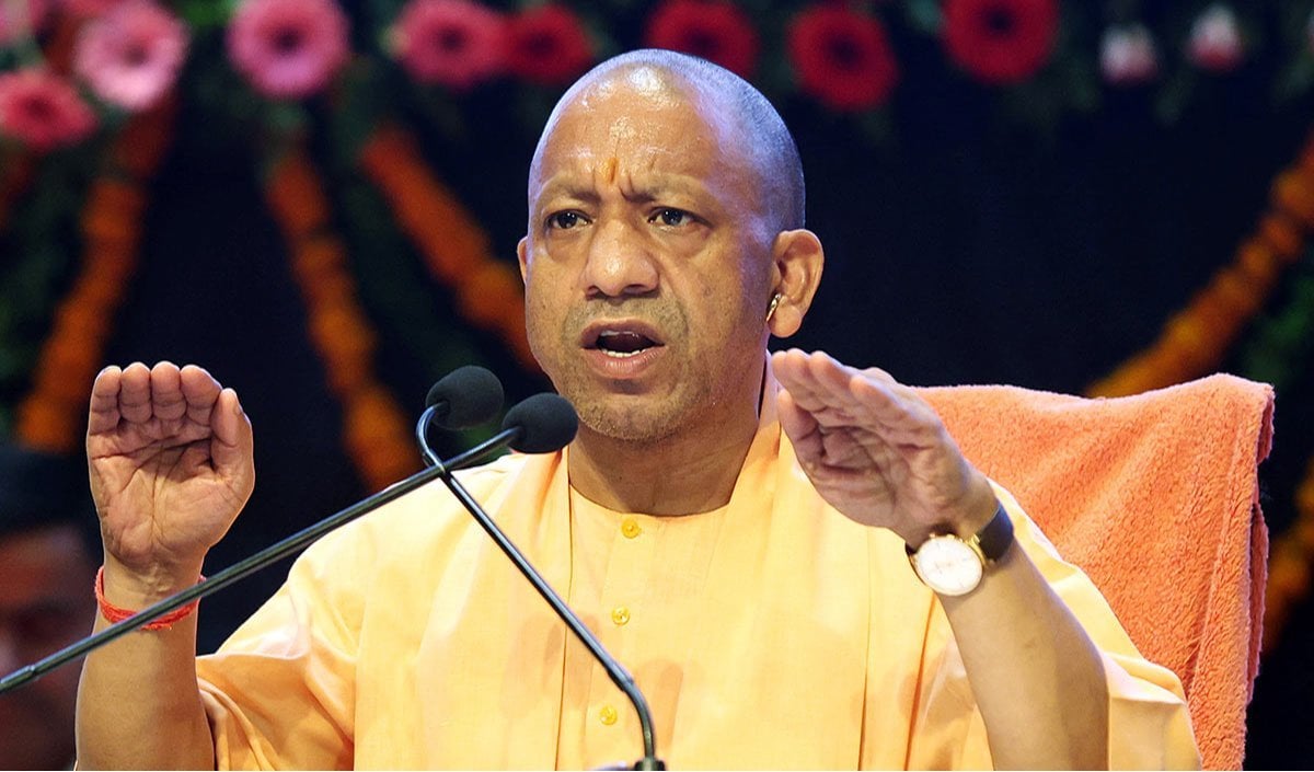UP में सरकारी नौकरी के नियम सख्त होते ही CM Yogi पर बरसा विपक्ष, पूछा- क्या अंग्रेजों का शासनकाल चल रहा है?