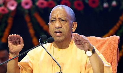 UP में सरकारी नौकरी के नियम सख्त होते ही CM Yogi पर बरसा विपक्ष, पूछा- क्या अंग्रेजों का शासनकाल चल रहा है?