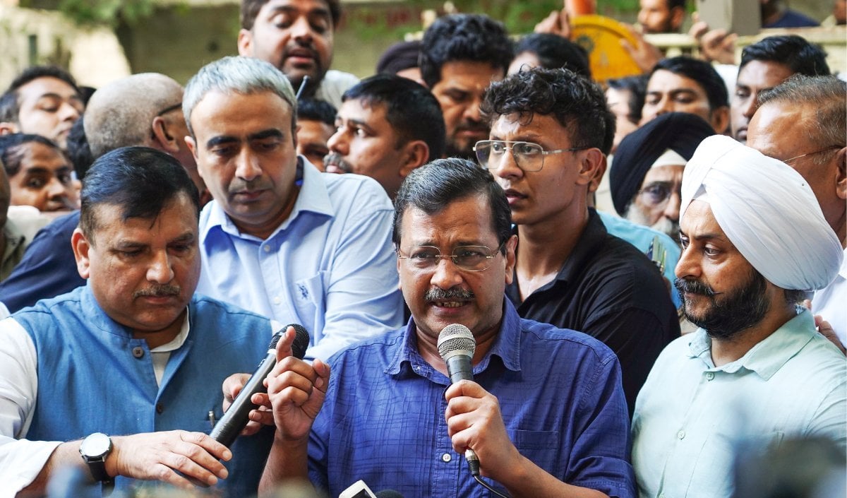 SIR विवाद पर दिल्ली में बड़ा सियासी बवाल! CEC ज्ञानेश कुमार के इस्तीफे की मांग को लेकर सड़कों पर उतरा विपक्ष, 1000 लोग हिरासत में