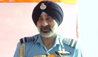 IAF Chief ने की Captain Smit Machhar की तारीफ, Cockpit Attack में दिखाई थी गजब की जांबाजी