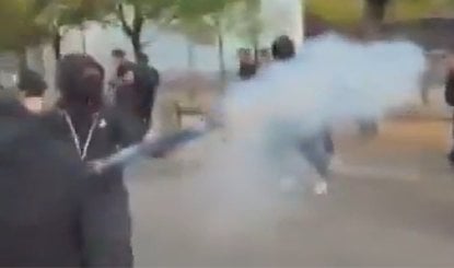 France में छात्रों के उग्र प्रदर्शन से 400 High School बंद, पुलिस पर पथराव और आगजनी
