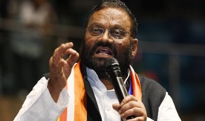 UP Elections से पहले राहुल गांधी से मिले स्वामी प्रसाद मौर्य, क्या कांग्रेस में होंगे शामिल?