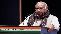 हिम्मत है तो संसद भंग कर Ballot Paper से चुनाव कराएं: Mallikarjun Kharge ने BJP को ललकारा