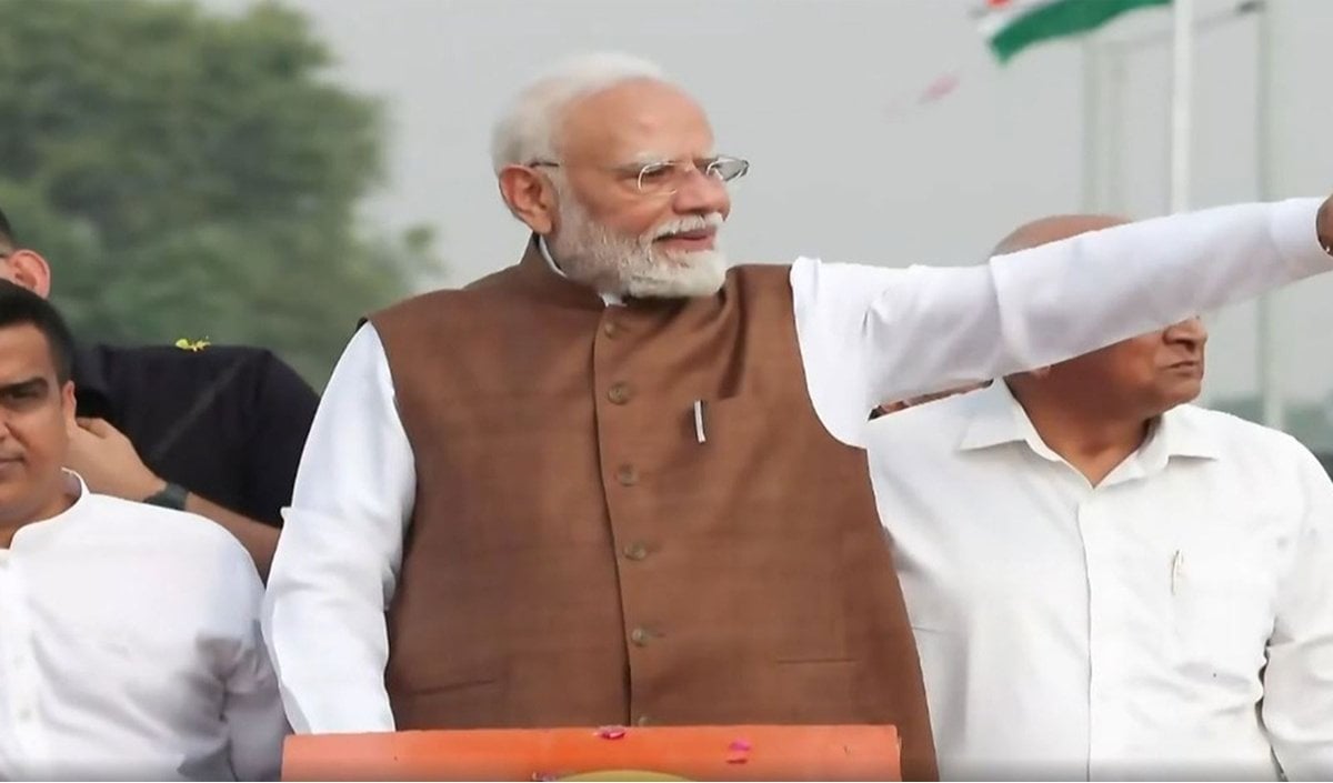 बनासकांठा में PM Modi का Roadshow, गुजरात को मिलीं 14,000 करोड़ रुपये की योजनाएं