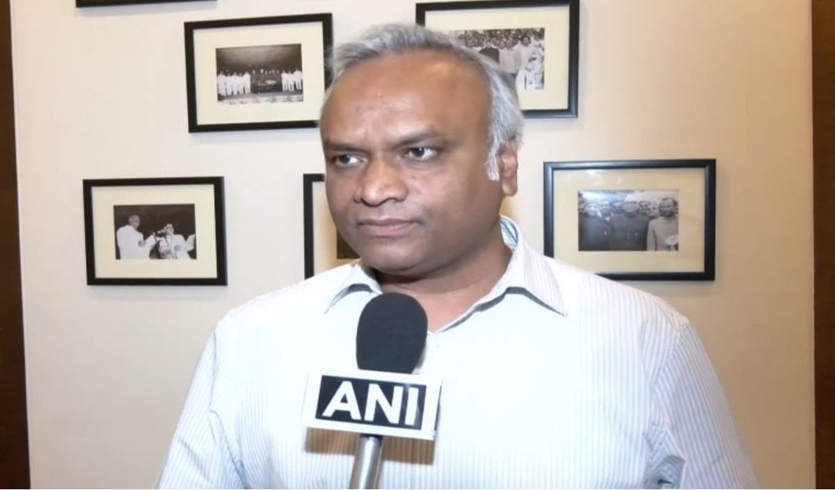 Priyank Kharge ने JD(S) नेता कुमारस्वामी पर साधा निशाना, बताया राजनीतिक अवसरवाद
