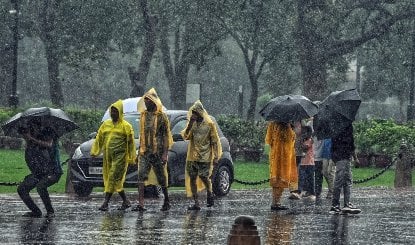 Delhi Weather Update | दिल्ली में बारिश के बीच अक्टूबर का सबसे ठंडा दिन, इंडिया गेट के पास AQI 