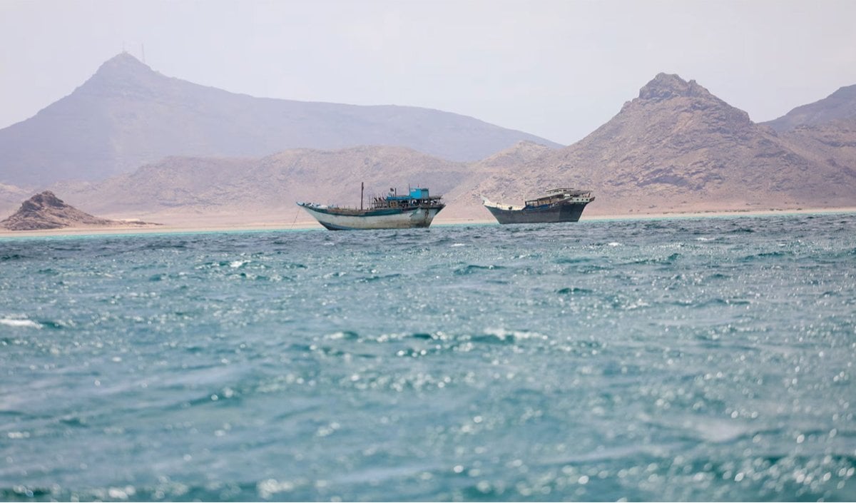 Strait of Hormuz में अमेरिकी हमले से 2 मछुआरे घायल, Mujtaba Khamenei ने दिए जवाबी कार्रवाई के आदेश