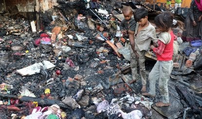 Noida Shoe Factory Fire | नोएडा के सेक्टर-65 में जूता फैक्ट्री में भीषण आग! बेसमेंट में धुआं भरने से मची अफरा-तफरी, 3 महिलाएं झुलसीं