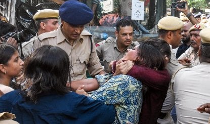 Jantar Mantar पर महिला पत्रकारों से बदसलूकी मामले की जांच करेगी Delhi Police Crime Branch