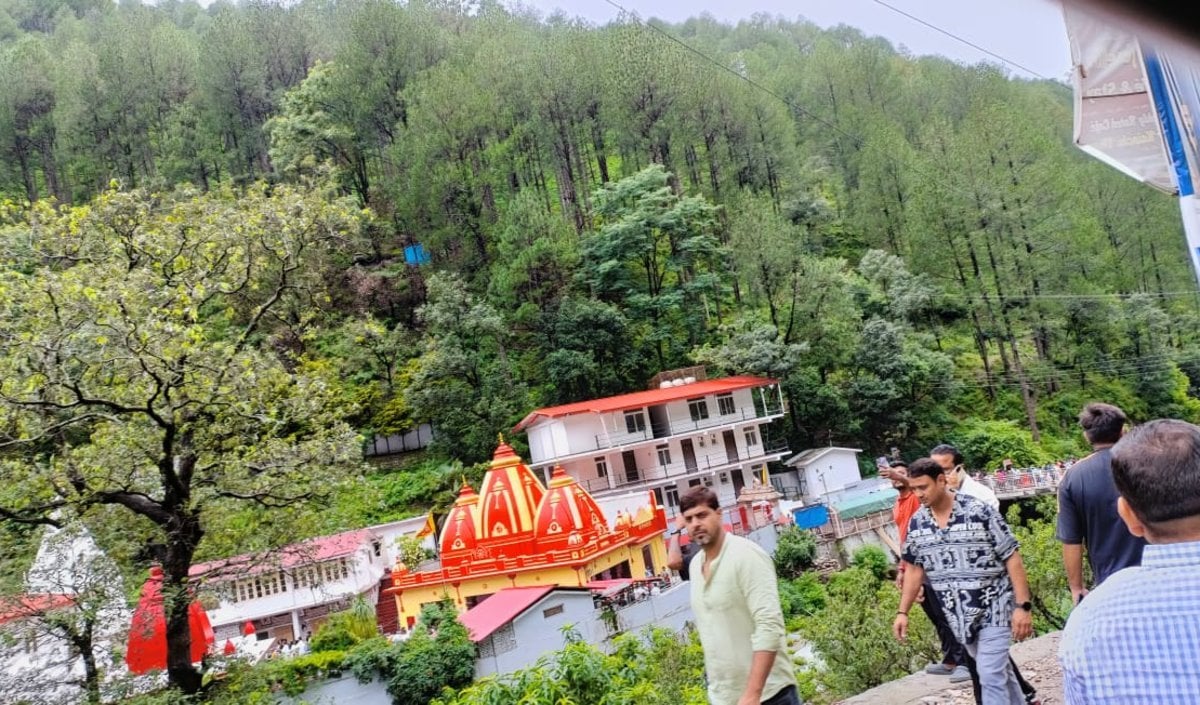 वीकेंड पर पहाड़ों की ओर उमड़ा सैलाब, शिमला-मनाली से नैनीताल तक लंबा जाम; सड़क पर गुजारनी पड़ी रात