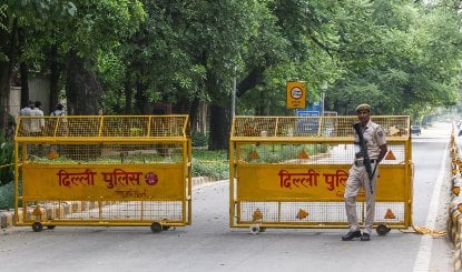 Delhi Police Encounter | दिल्ली के उस्मानपुर में पुलिस और बदमाशों के बीच मुठभेड़, 26 राउंड फायरिंग में 2 अपराधी घायल