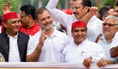 Seat Sharing पर Congress सीधे SP चीफ Akhilesh Yadav से करे बात, Dharmendra Yadav ने दी नसीहत