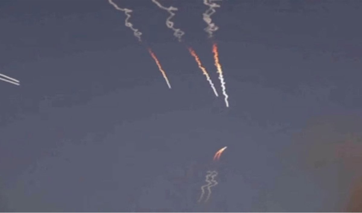 Houthi Drone Attack से Saudi Aramco के ठिकानों पर लगी भीषण आग, प्रवक्ता Yahya Saree का दावा