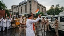 Rahul Gandhi और Priyanka Gandhi हिरासत में, CEC ज्ञानेश कुमार के खिलाफ कर रहे थे प्रदर्शन Rahul Gandhi और Priyanka Gandhi हिरासत में, CEC ज्ञानेश कुमार के खिलाफ कर रहे थे प्रदर्शन