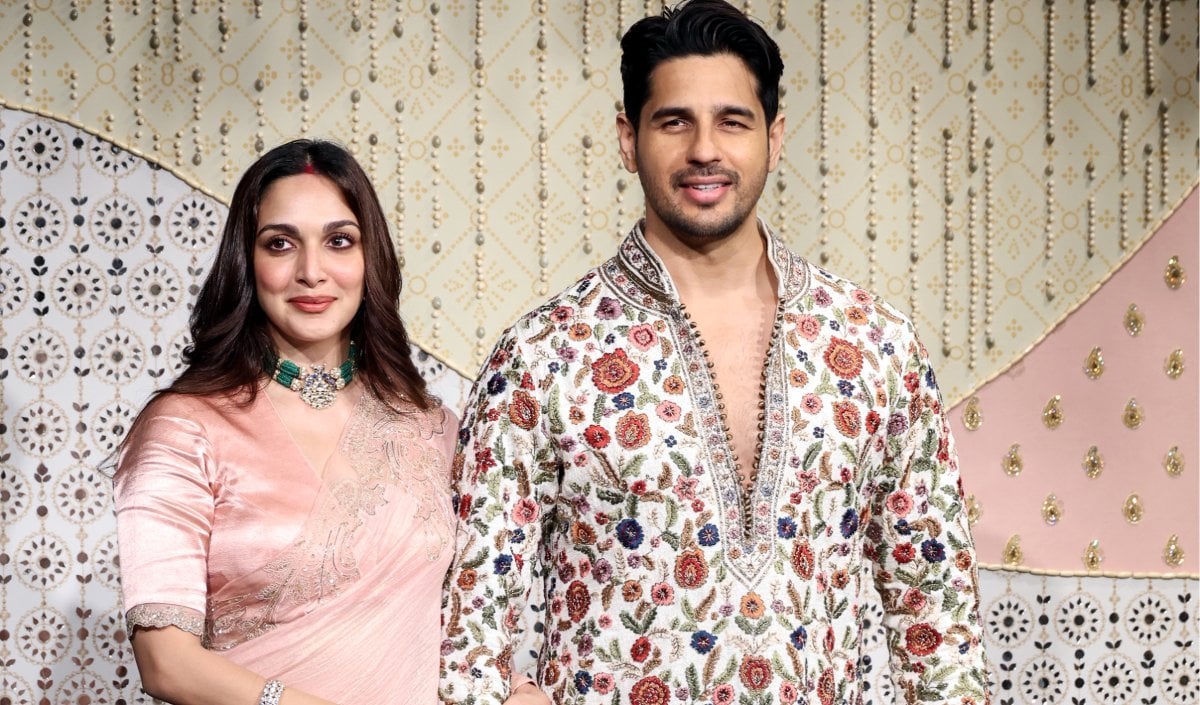 Kiara Advani और Sidharth Malhotra फिर बनेंगे माता-पिता, सोशल मीडिया पर दी दूसरी प्रेग्नेंसी की खुशखबरी शेयर की Kiara Advani और Sidharth Malhotra फिर बनेंगे माता-पिता, सोशल मीडिया पर दी दूसरी प्रेग्नेंसी की खुशखबरी शेयर की
