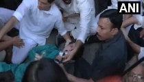 EC के खिलाफ धरने पर High Drama: Rahul Gandhi हिरासत में, सड़क पर लेटीं Priyanka Gandhi