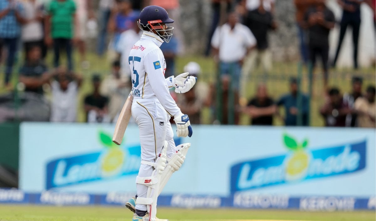 Dhananjaya de Silva ने छोड़ी Sri Lanka Test Team की कप्तानी, बतौर खिलाड़ी खेलेंगे Dhananjaya de Silva ने छोड़ी Sri Lanka Test Team की कप्तानी, बतौर खिलाड़ी खेलेंगे